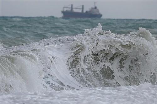 دریای ناآرام اخطار هواشناسی به صیادان و فعالان دریایی خلیج فارس